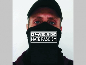 Love Music Hate Fascism univerzálna elastická multifunkčná šatka vhodná na prekrytie úst a nosa aj na turistiku pre chladenie krku v horúcom počasí